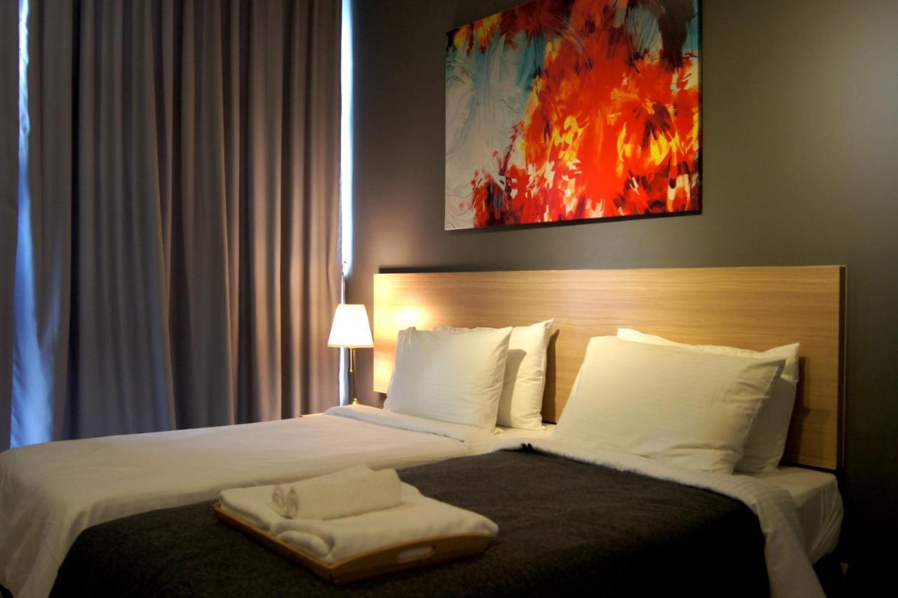 Twin Galaxy Suites By Iconic Bliss Джохор Бахру Екстериор снимка