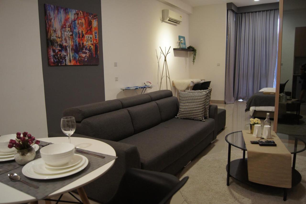 Twin Galaxy Suites By Iconic Bliss Джохор Бахру Екстериор снимка