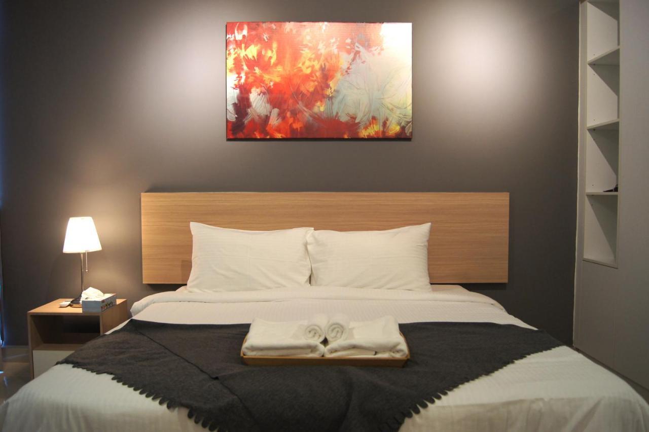 Twin Galaxy Suites By Iconic Bliss Джохор Бахру Екстериор снимка