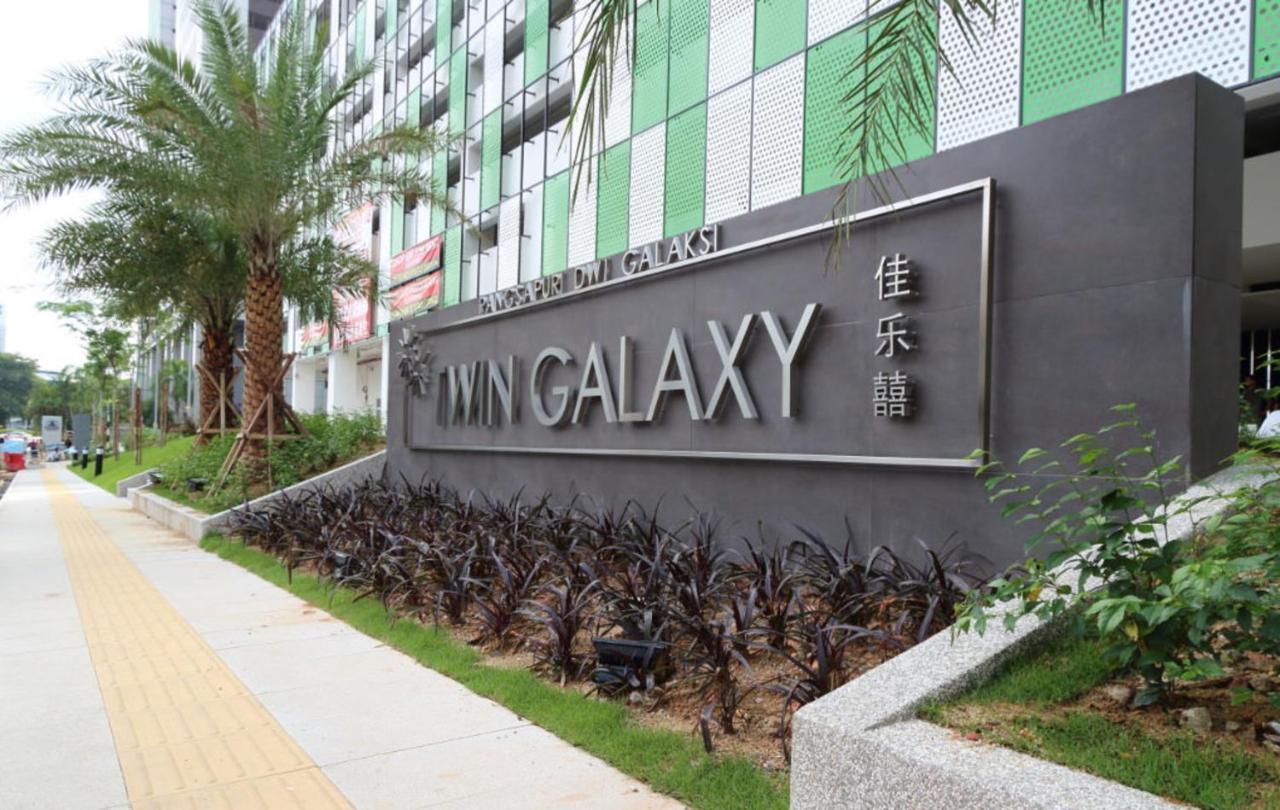 Twin Galaxy Suites By Iconic Bliss Джохор Бахру Екстериор снимка